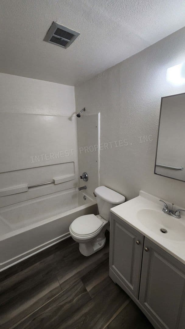 PORTLAND Apartment: 8231 N. FESSENDEN ST.