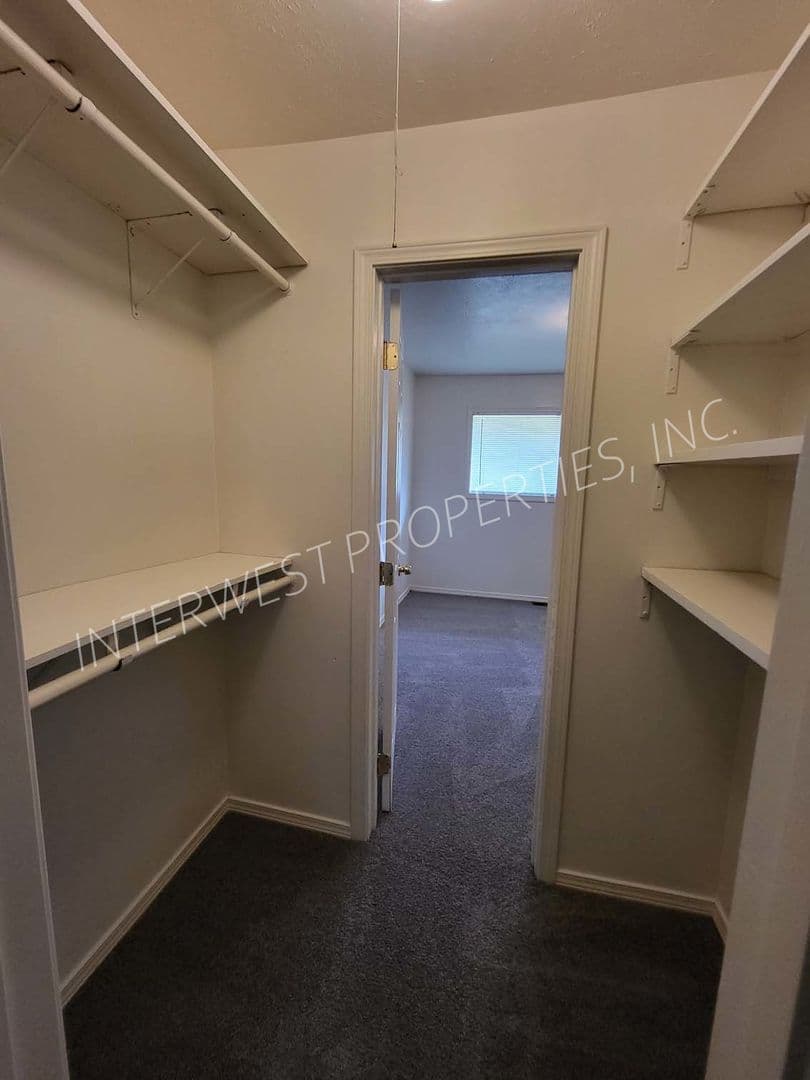 PORTLAND House: 619 NE 117TH AVENUE