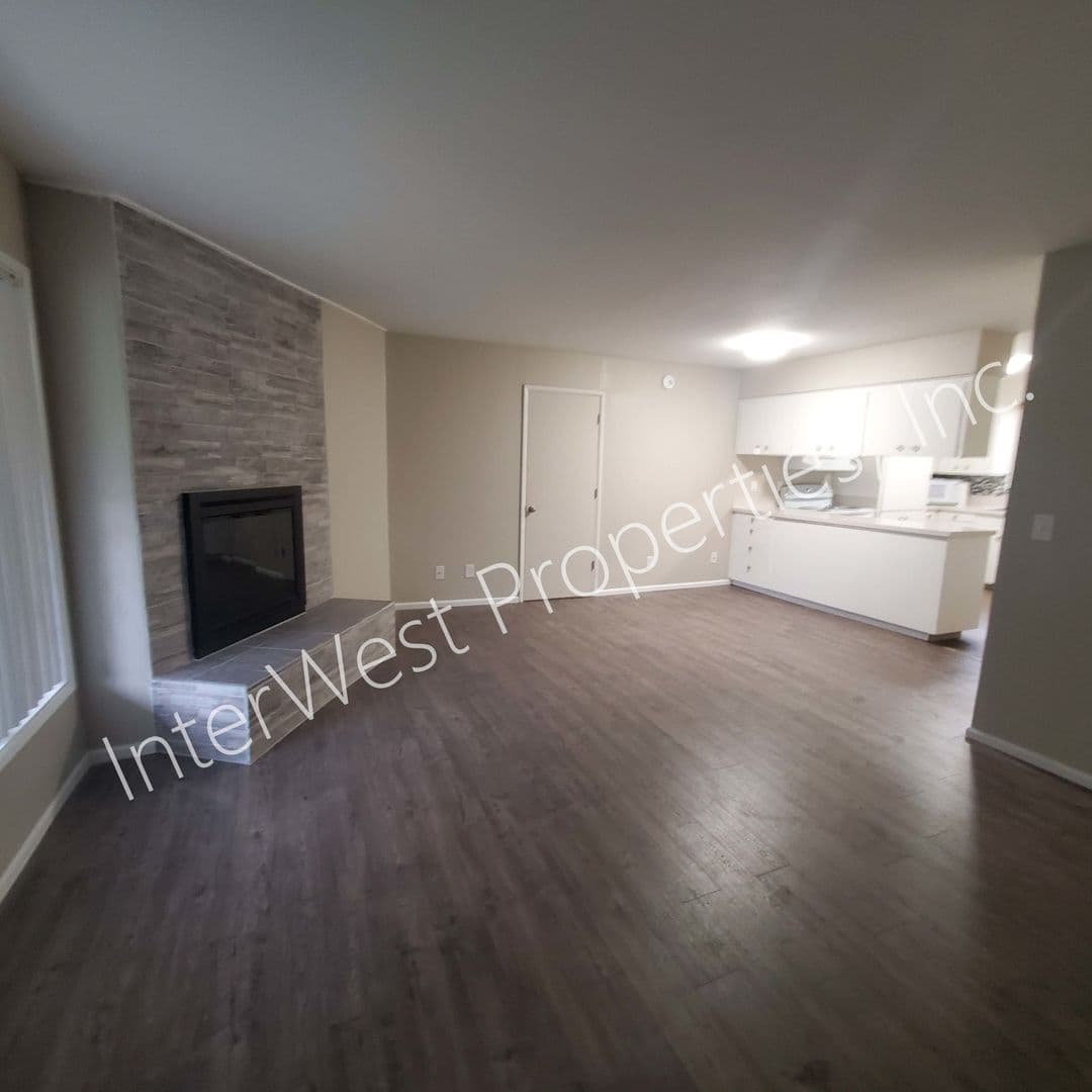 LAKE OSWEGO Apartment: GEORGIA MANOR