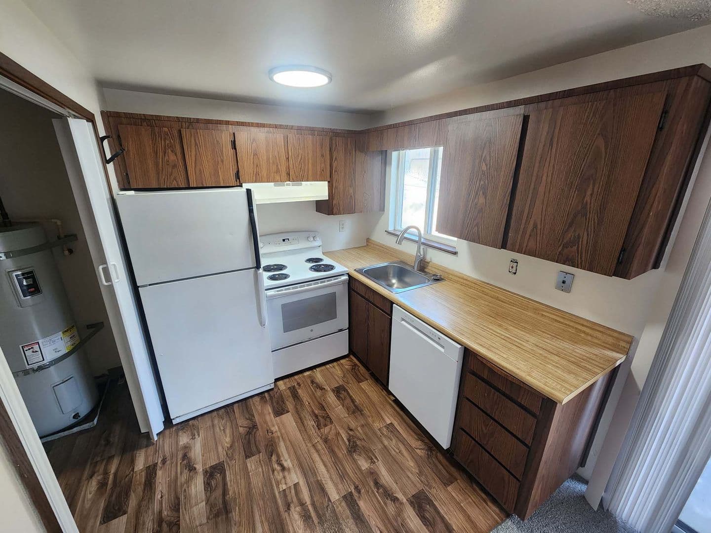 PORTLAND Apartment: 13131  --  13139 SE DIVISION ST.