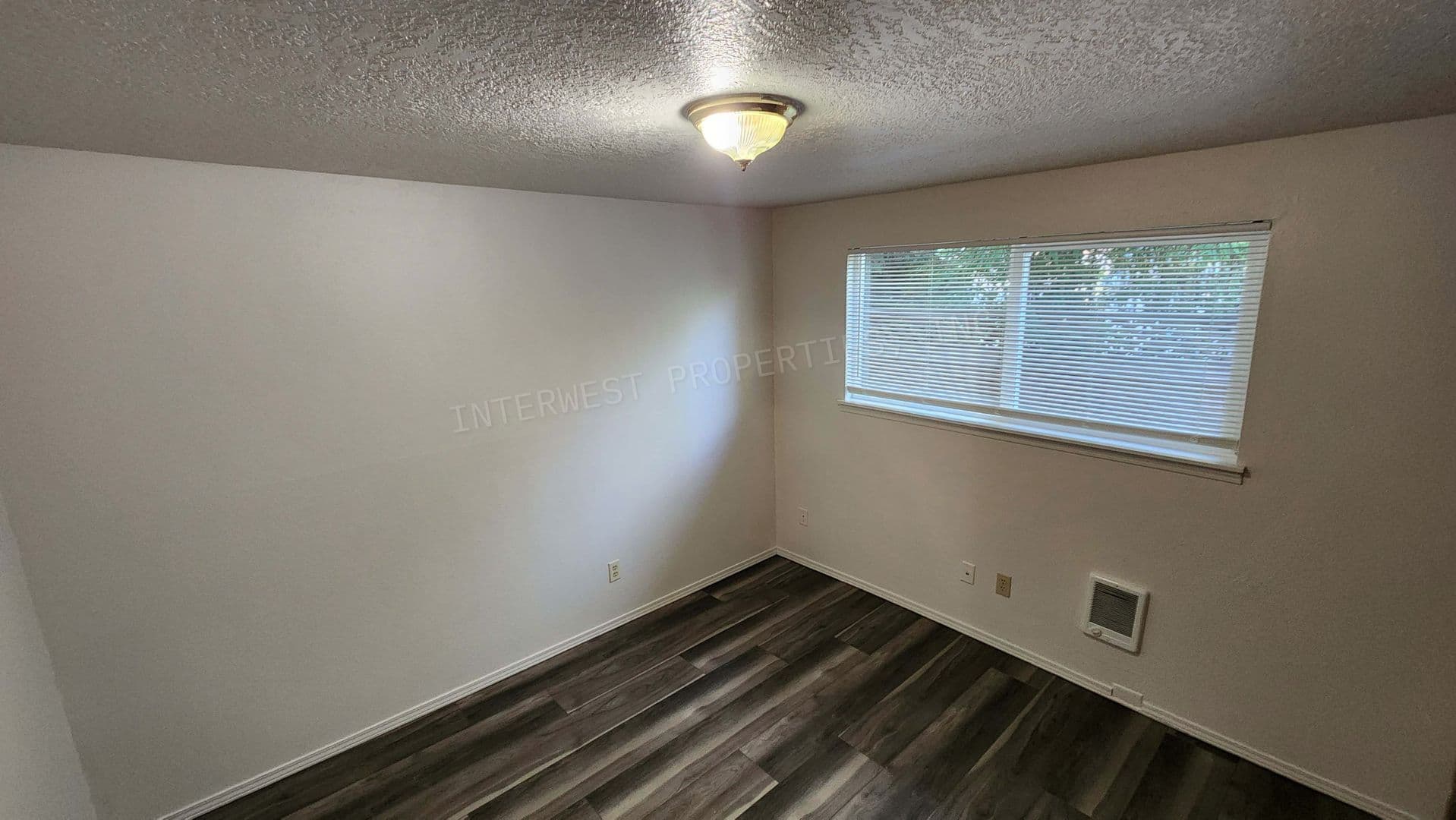 PORTLAND Apartment: 8231 N. FESSENDEN ST.