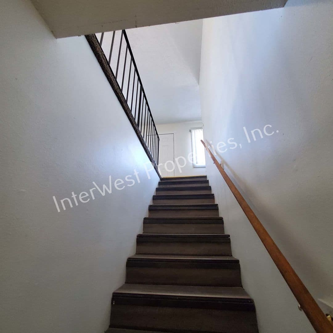 PORTLAND Apartment: 11706 E BURNSIDE STREET