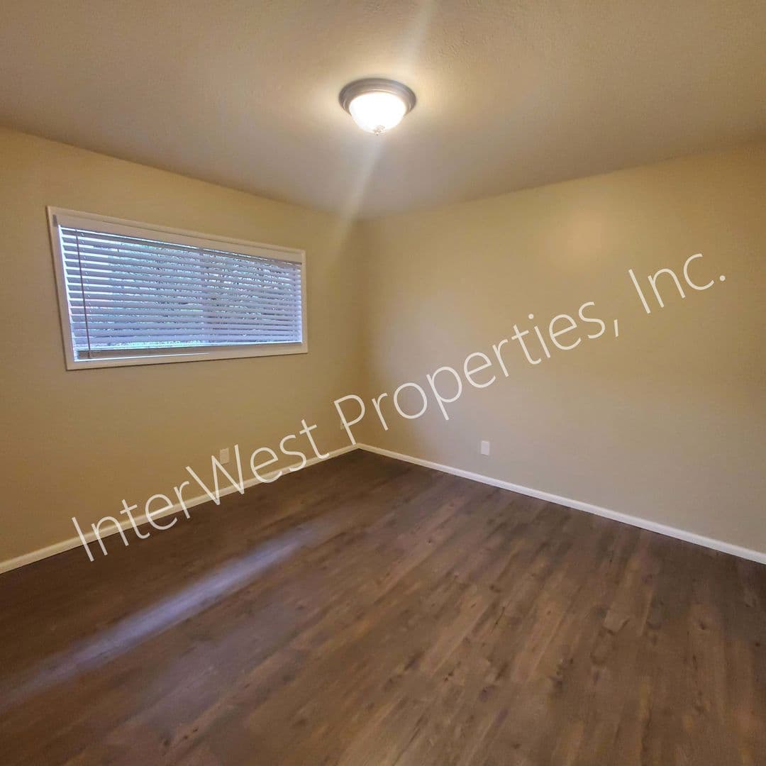 LAKE OSWEGO Apartment: GEORGIA MANOR