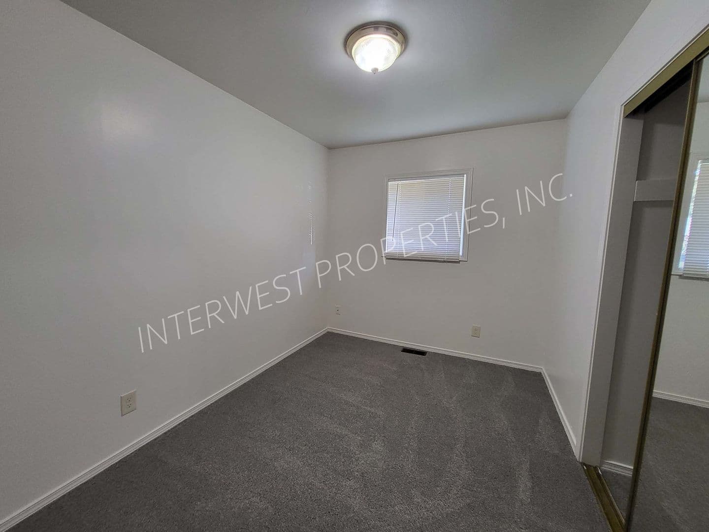 PORTLAND House: 619 NE 117TH AVENUE