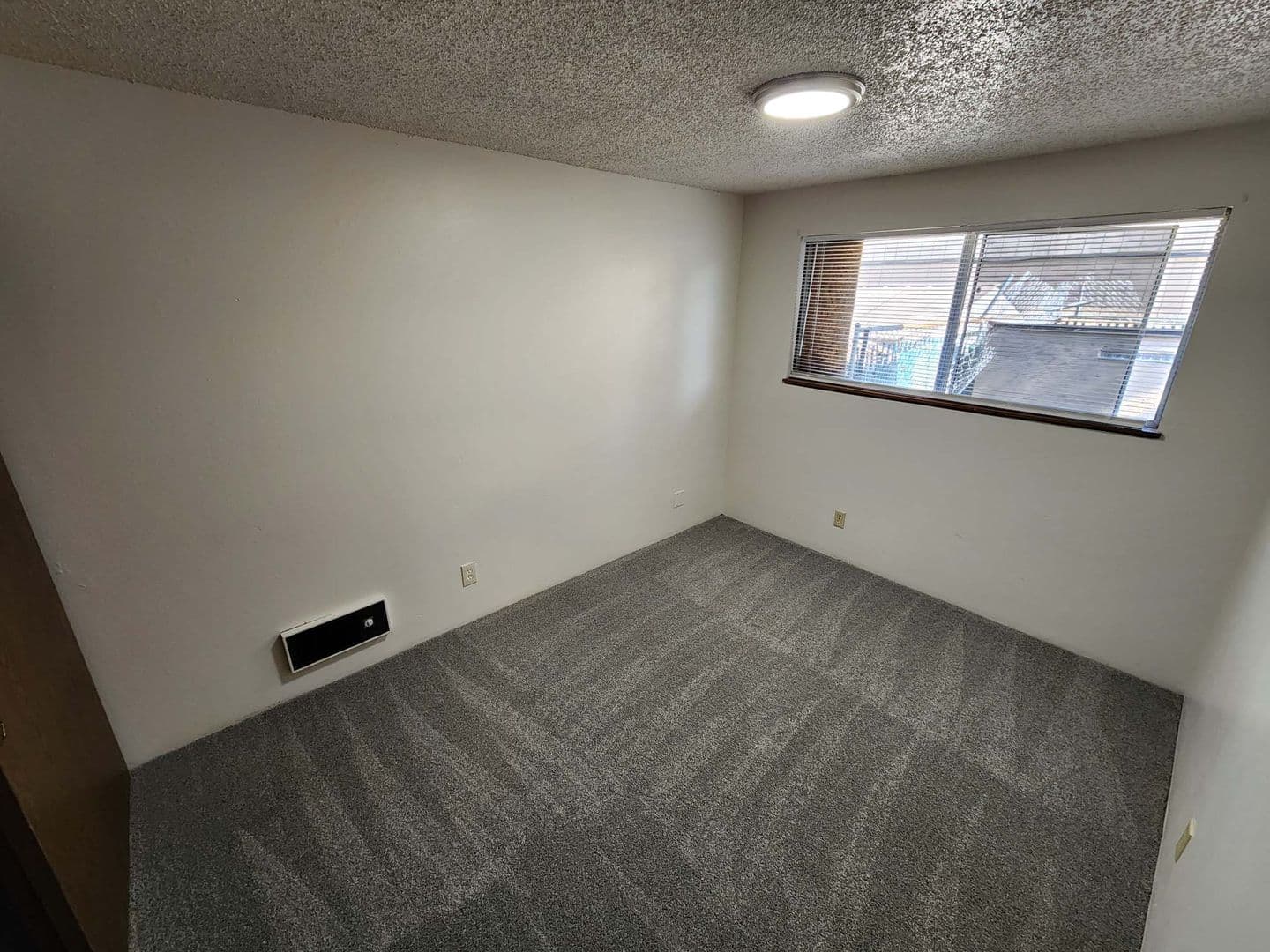 PORTLAND Apartment: 13131  --  13139 SE DIVISION ST.