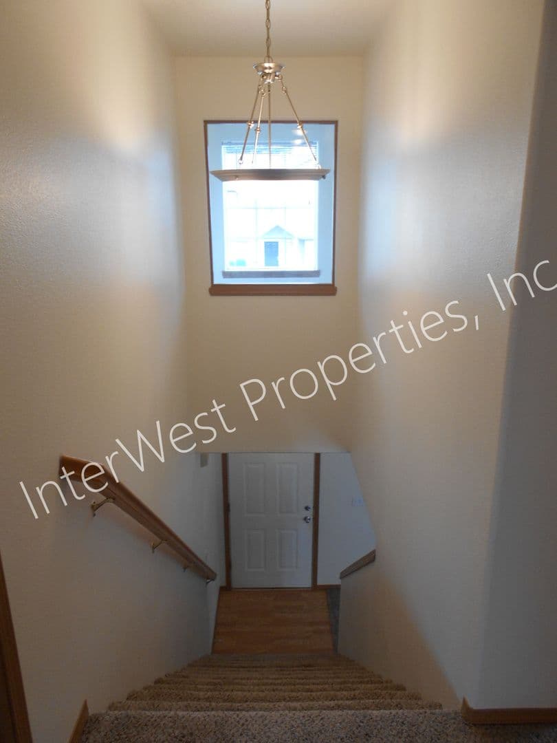 TROUTDALE Apartment: 1663 -- 1671 SW CHERRY PARK RD