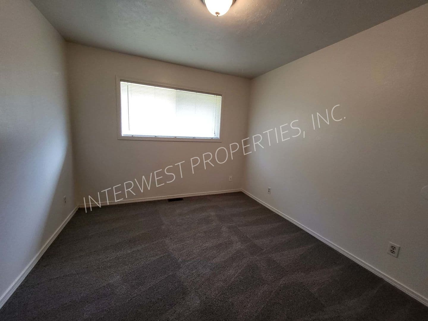PORTLAND House: 619 NE 117TH AVENUE