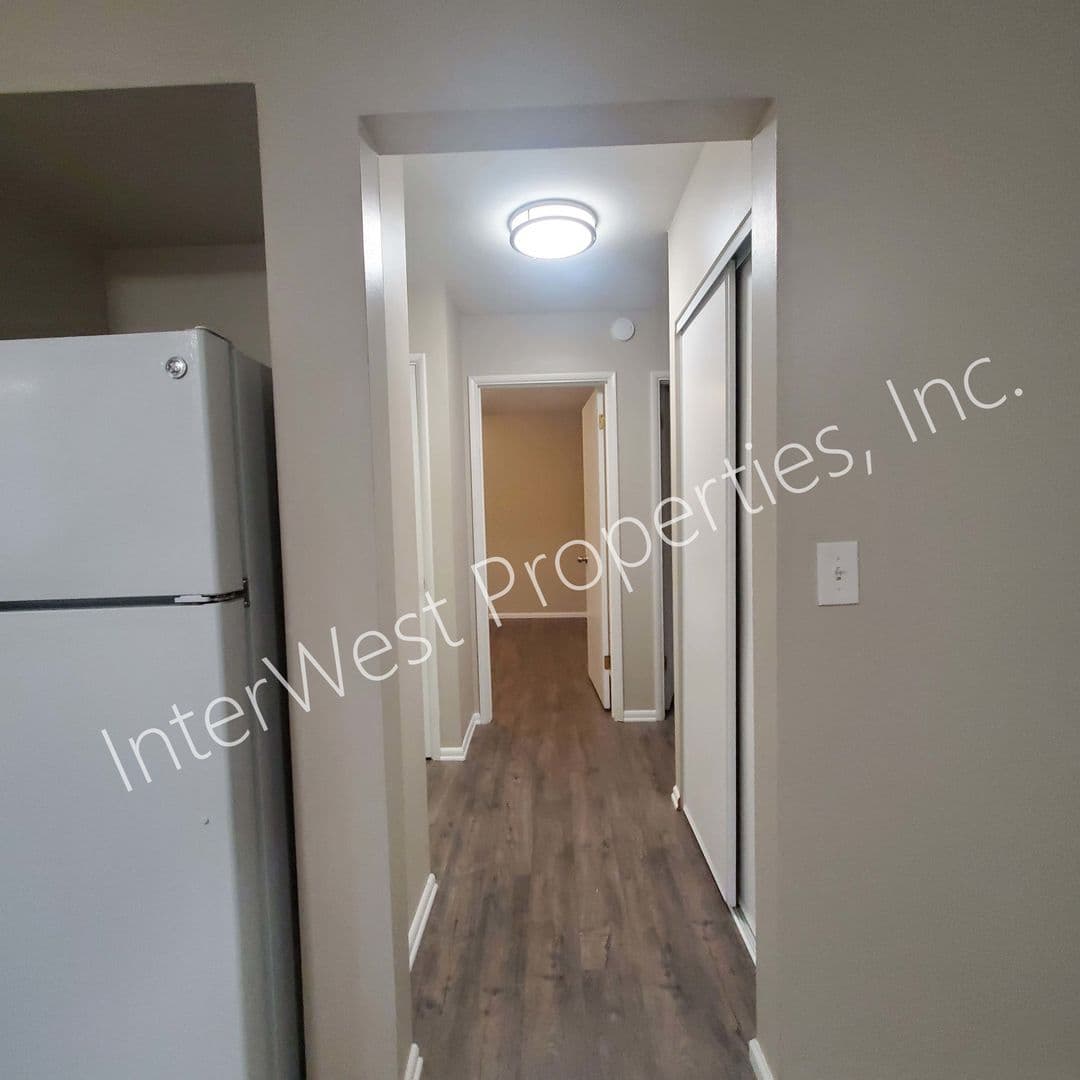 LAKE OSWEGO Apartment: GEORGIA MANOR