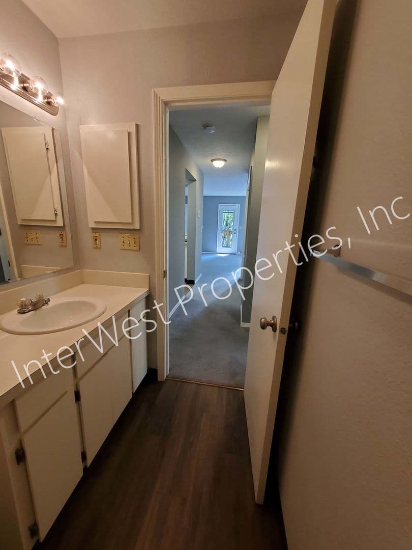 PORTLAND Apartment: 1525 SW 14TH AVE