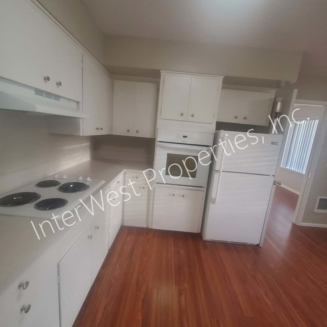 LAKE OSWEGO Apartment: GEORGIA MANOR
