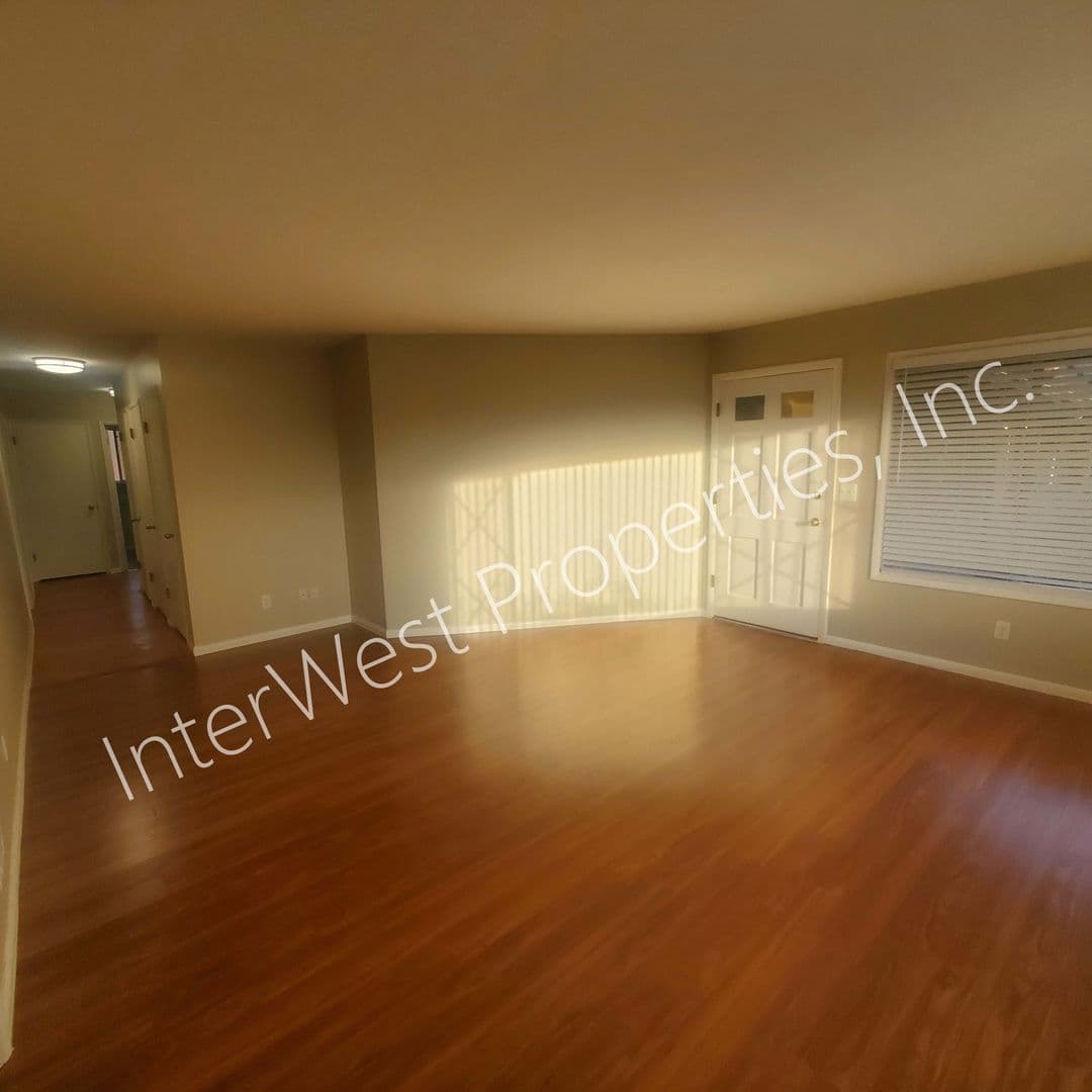 LAKE OSWEGO Apartment: GEORGIA MANOR