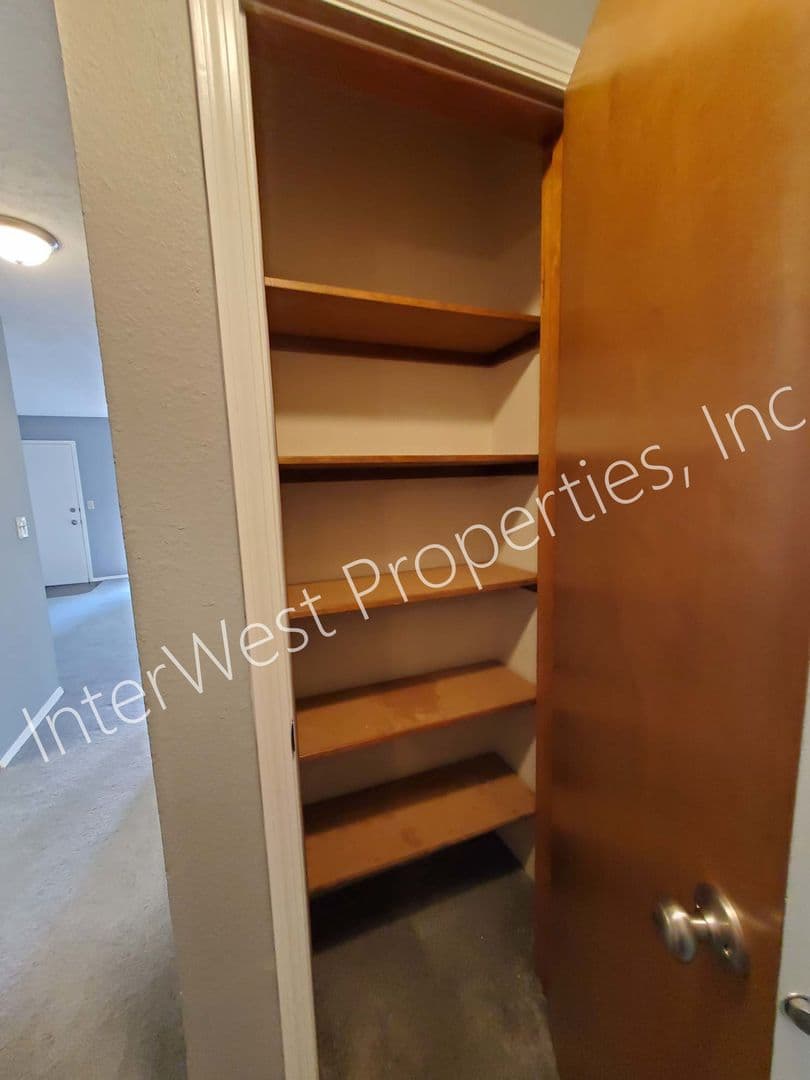 PORTLAND Apartment: 1525 SW 14TH AVE