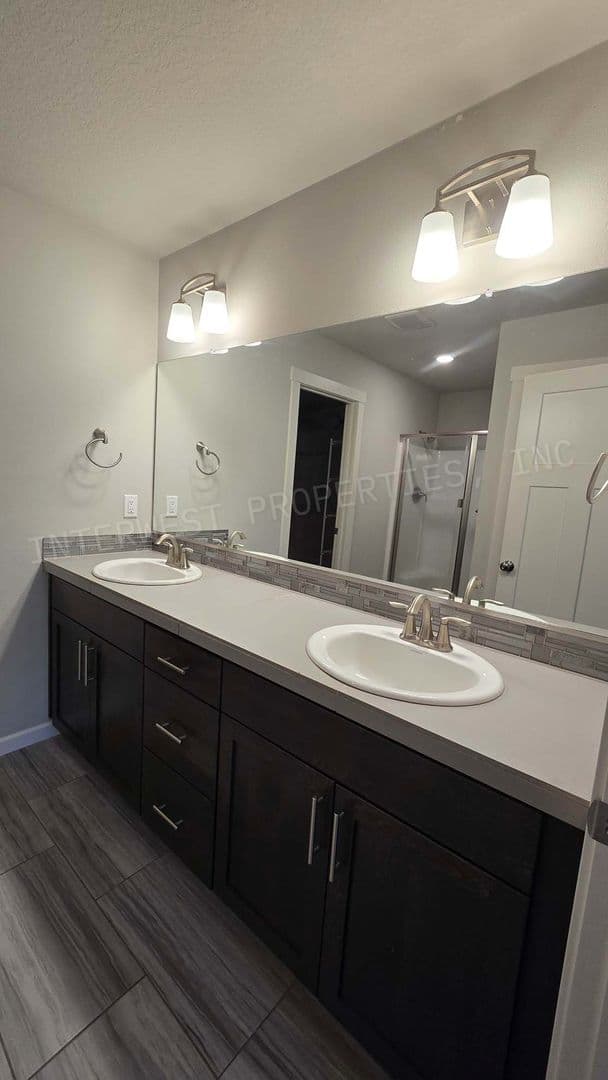 RIDGEFIELD House: 4145 S WATERS EDGE WAY