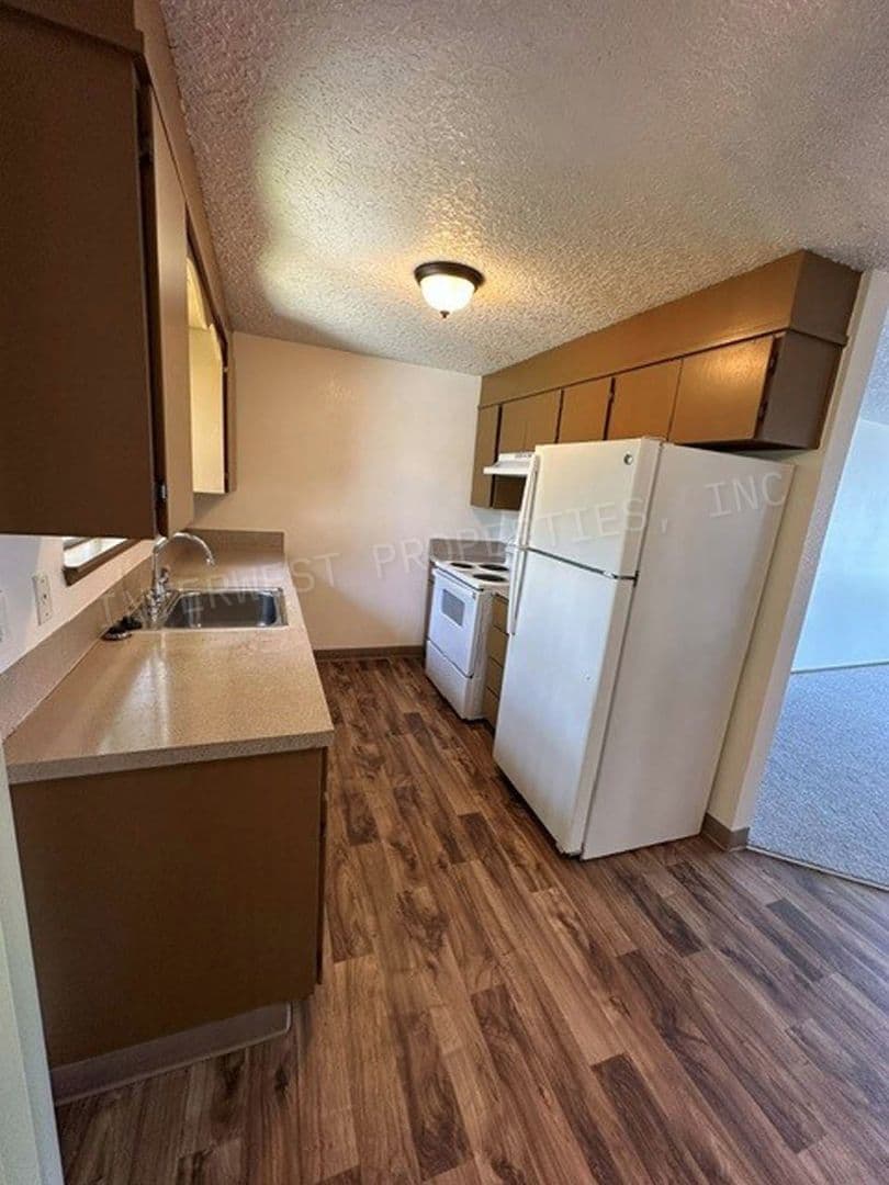 HILLSBORO Apartment: MAPLETREE APTS