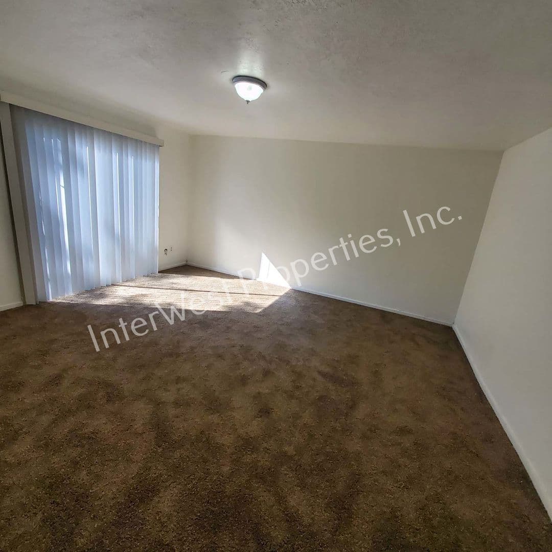 PORTLAND Apartment: 11706 E BURNSIDE STREET