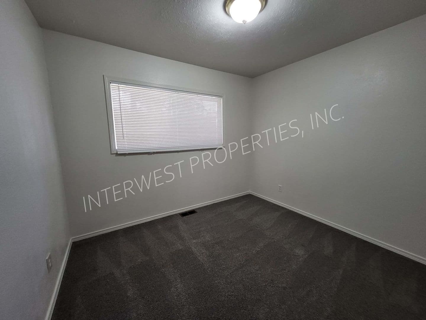 PORTLAND House: 619 NE 117TH AVENUE