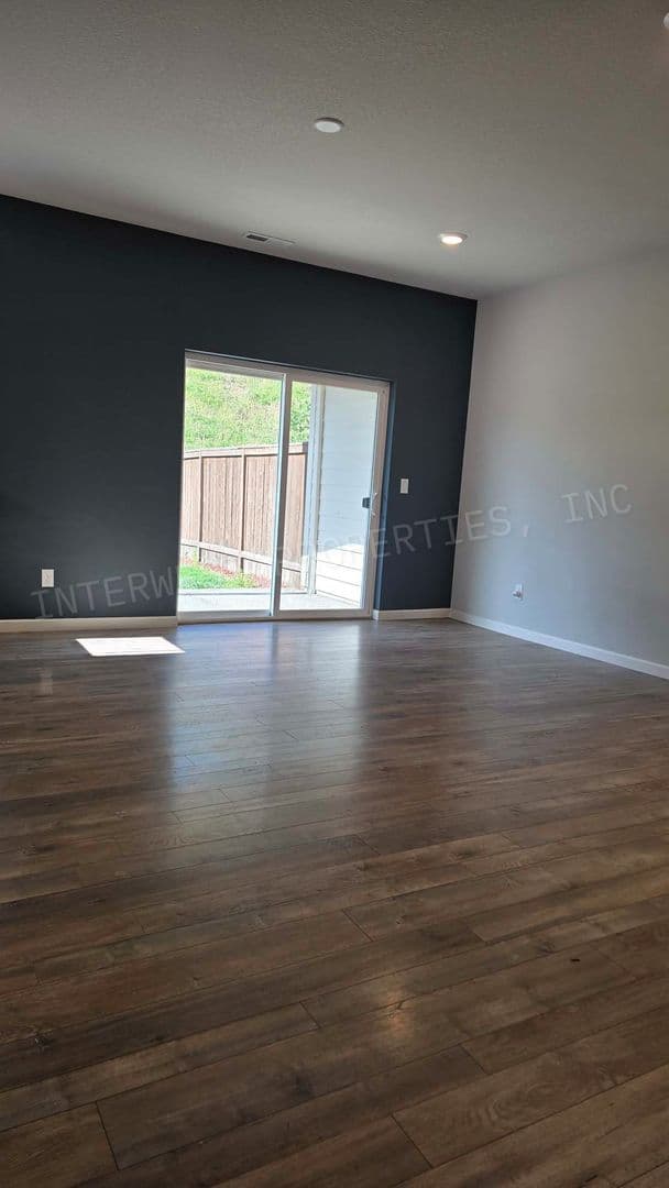 RIDGEFIELD House: 4145 S WATERS EDGE WAY