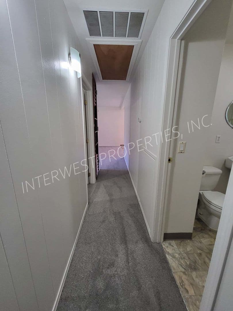 PORTLAND House: 619 NE 117TH AVENUE