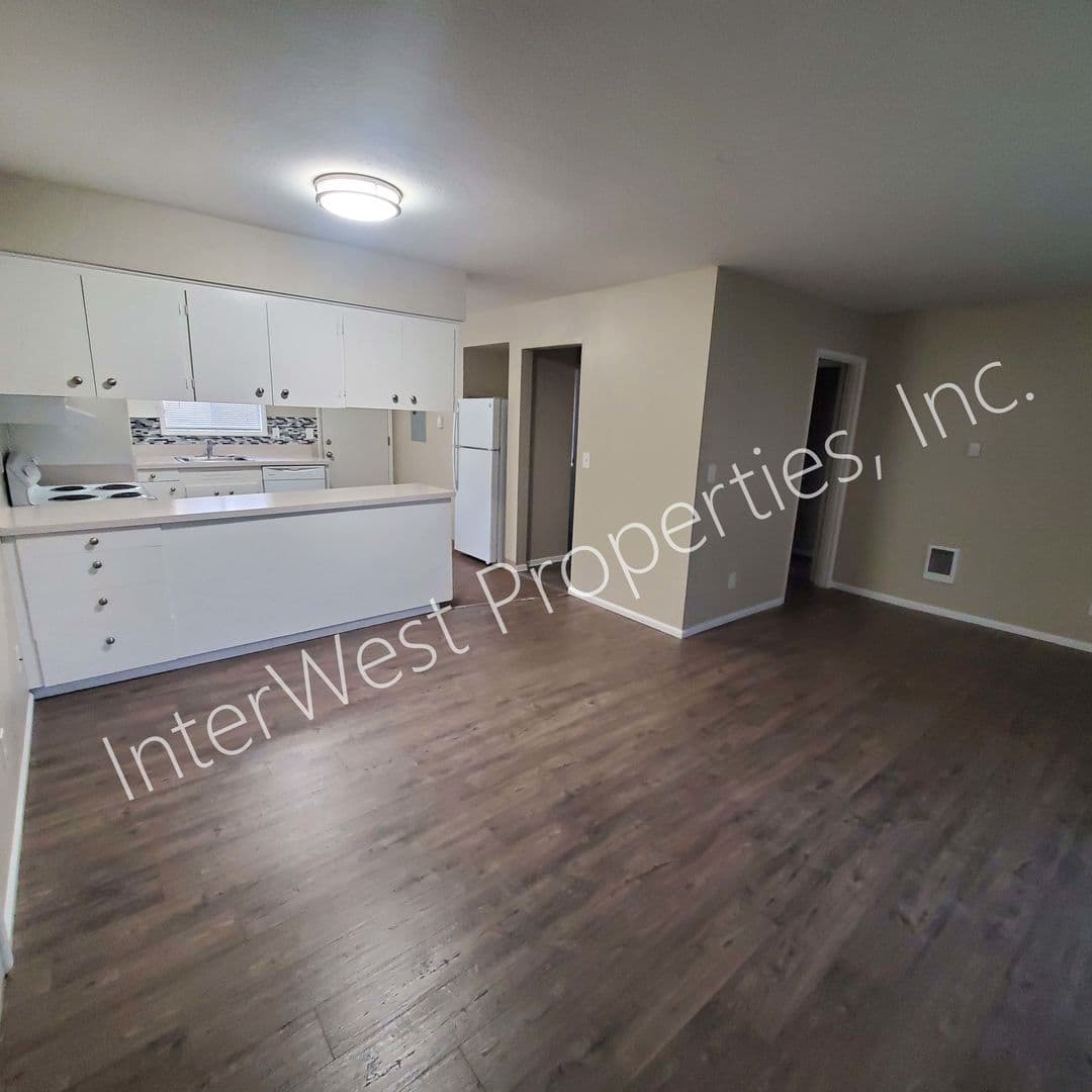 LAKE OSWEGO Apartment: GEORGIA MANOR