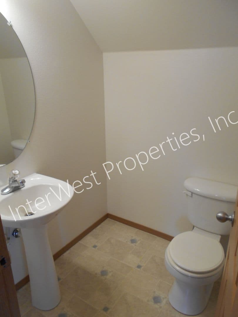 TROUTDALE Apartment: 1663 -- 1671 SW CHERRY PARK RD