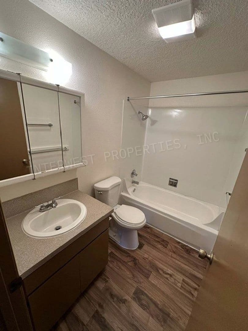 HILLSBORO Apartment: MAPLETREE APTS