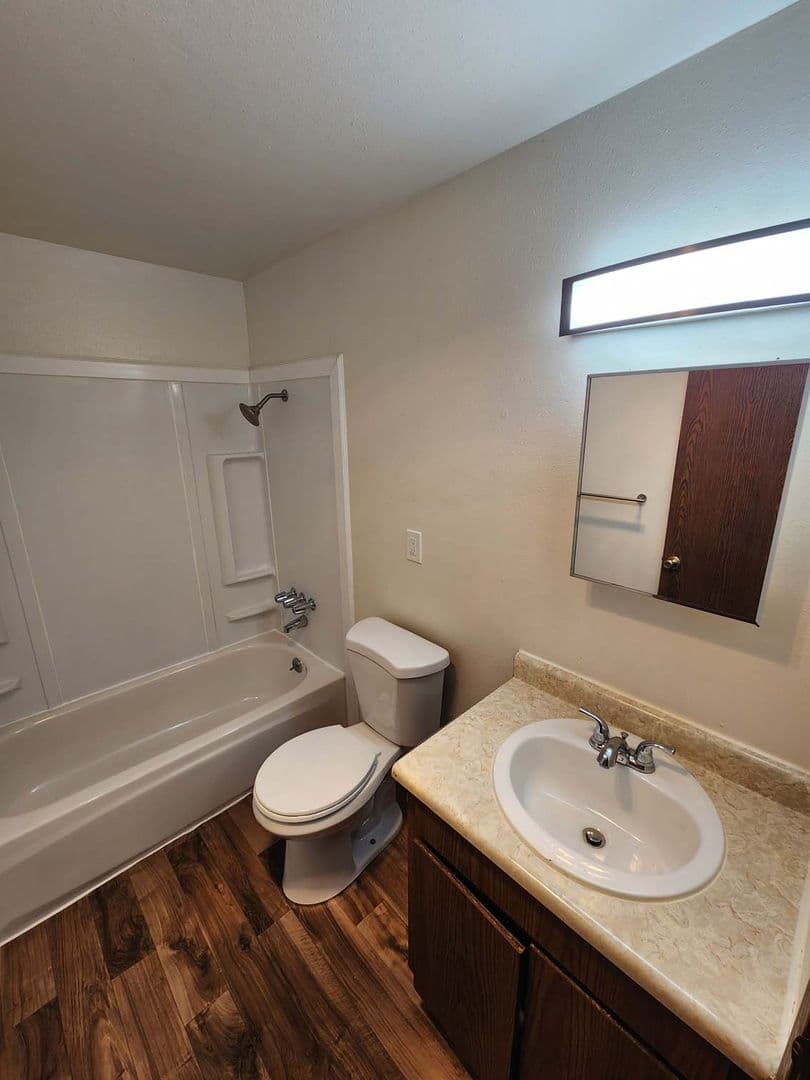 PORTLAND Apartment: 13131  --  13139 SE DIVISION ST.
