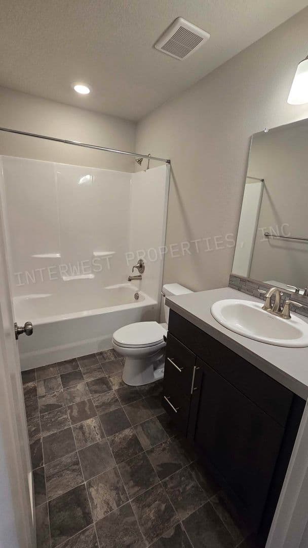 RIDGEFIELD House: 4145 S WATERS EDGE WAY