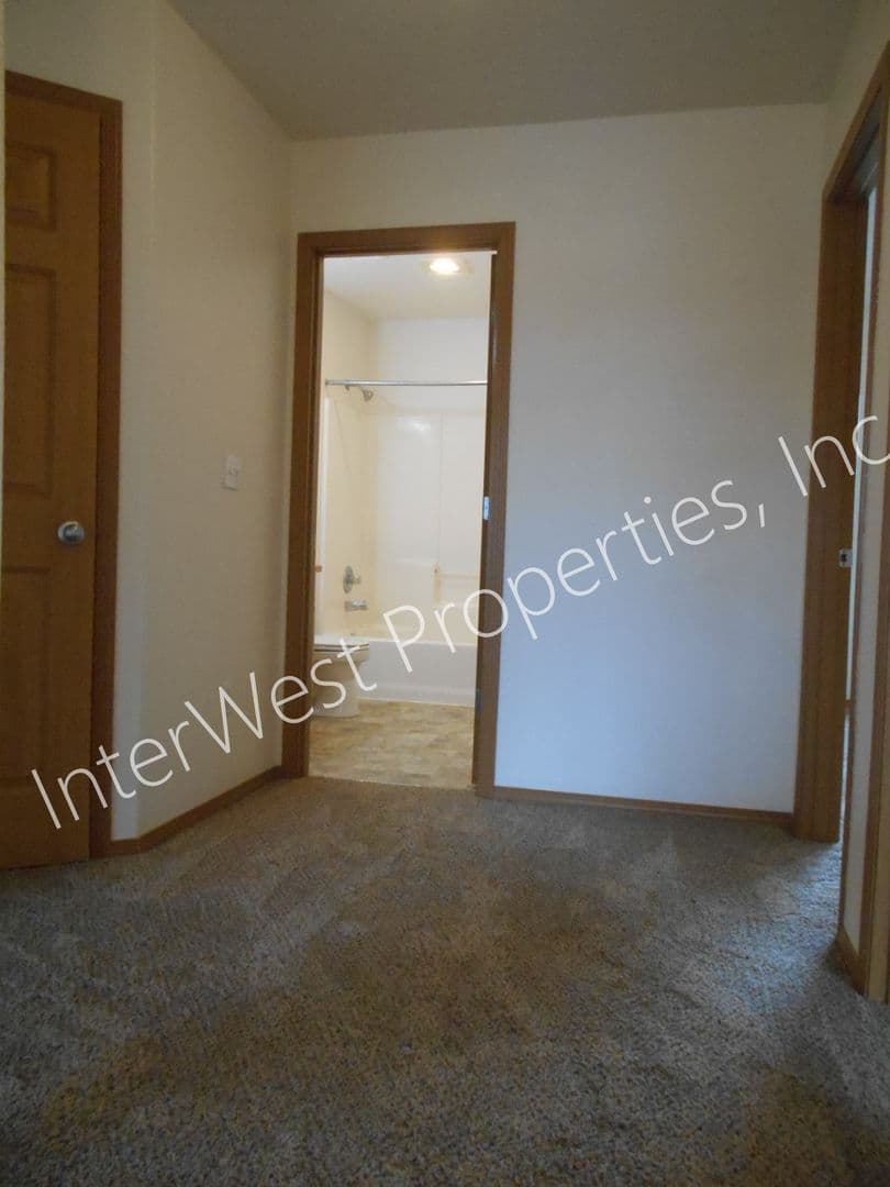 TROUTDALE Apartment: 1663 -- 1671 SW CHERRY PARK RD