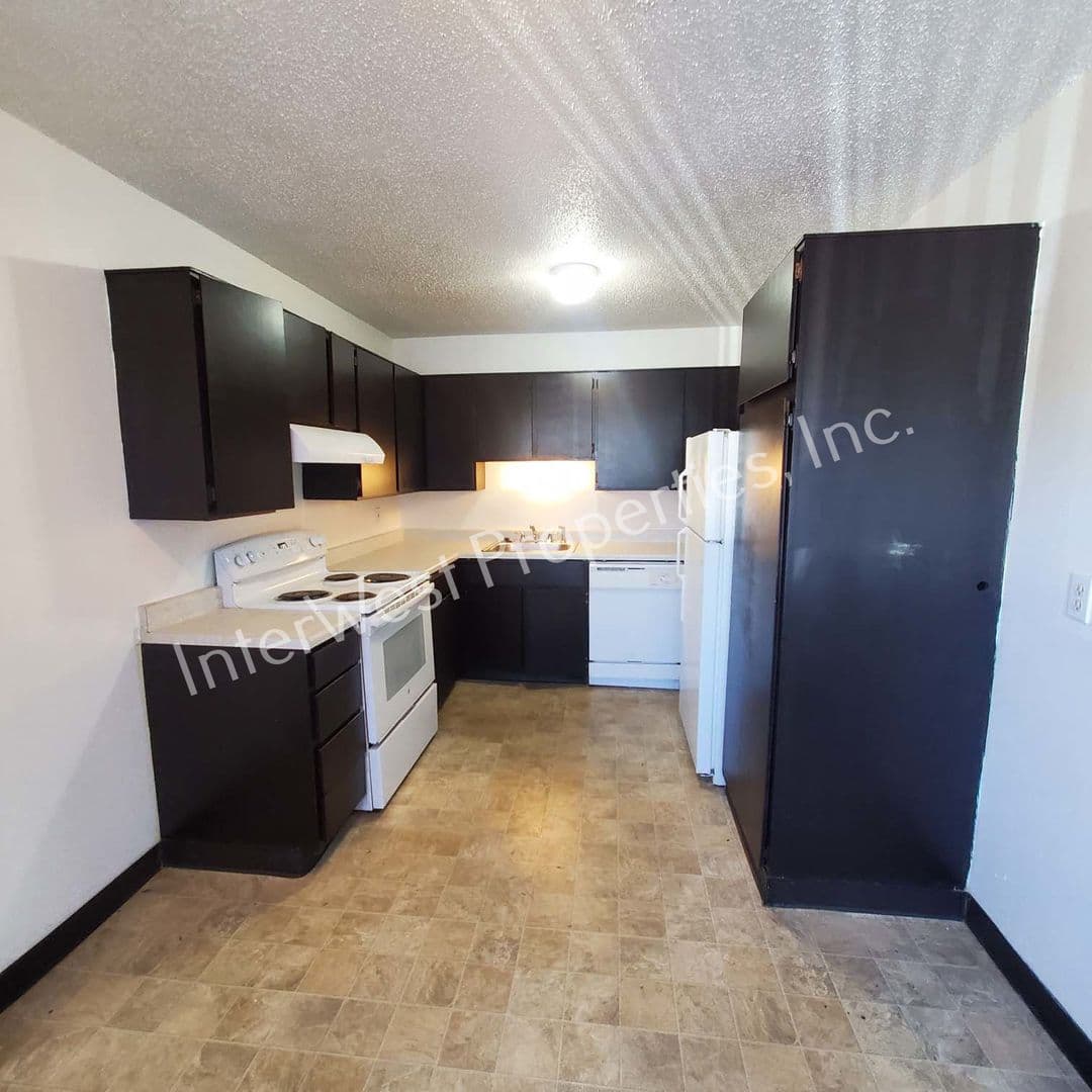 PORTLAND Apartment: 11706 E BURNSIDE STREET