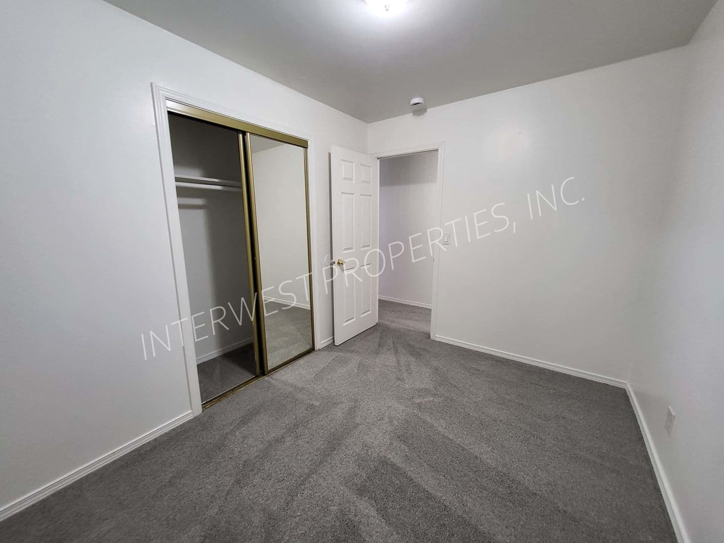 PORTLAND House: 619 NE 117TH AVENUE