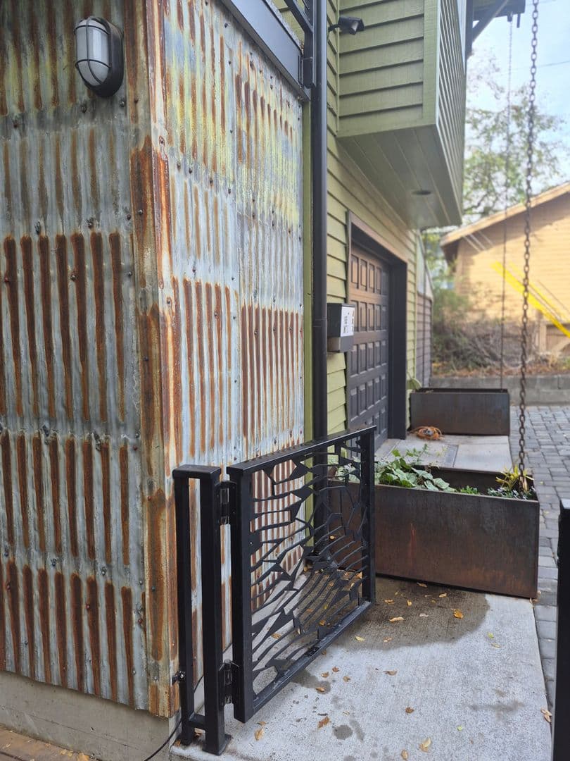 Bend Apartment: 1685 NW 4th Street