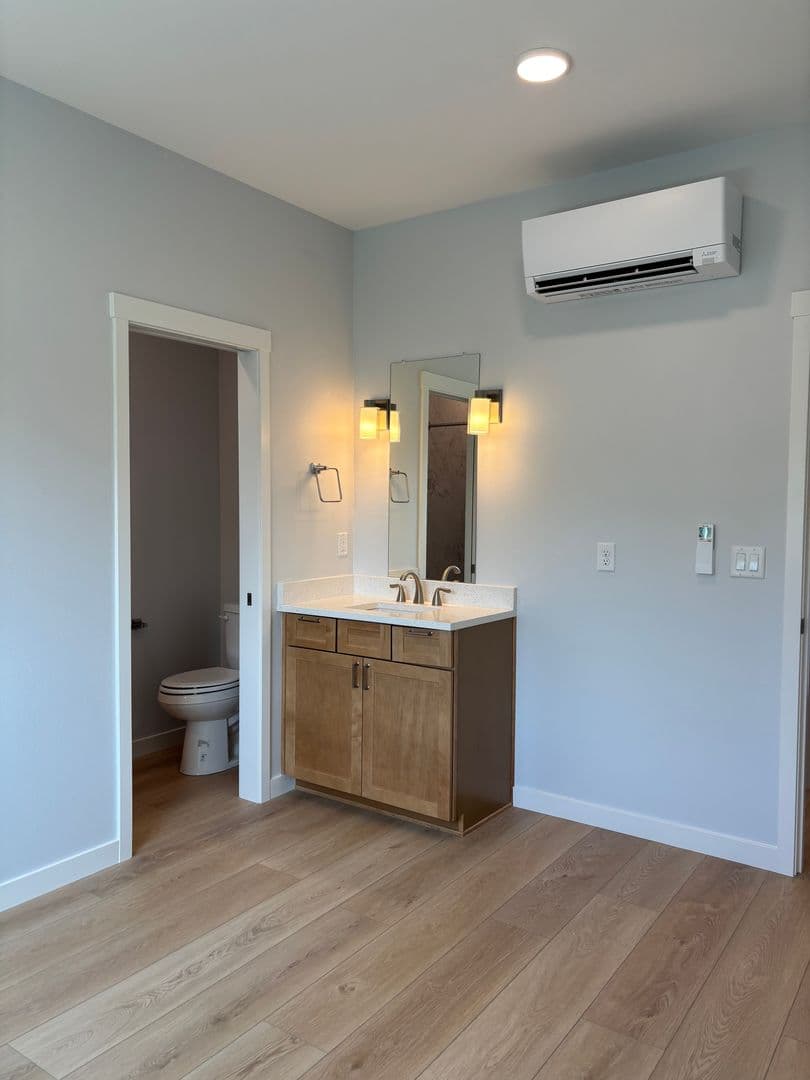 Bend Townhome: 605 NW Portland Ave.