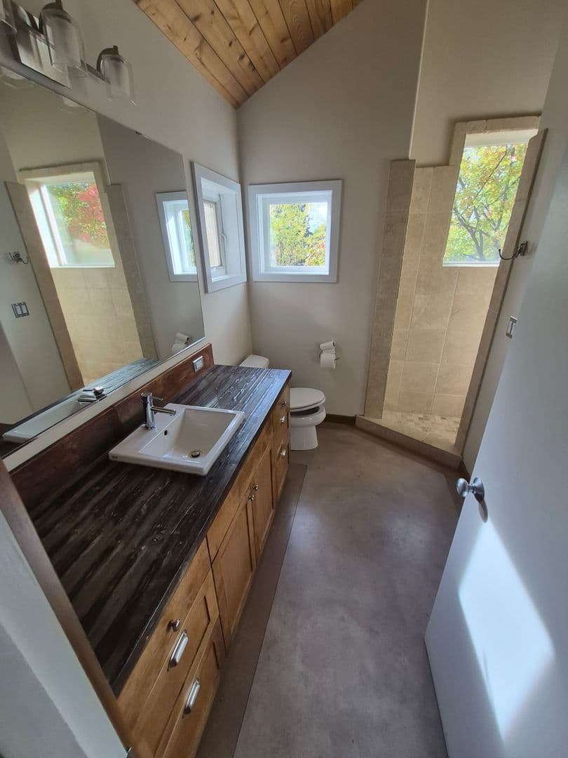 Bend Apartment: 1685 NW 4th Street