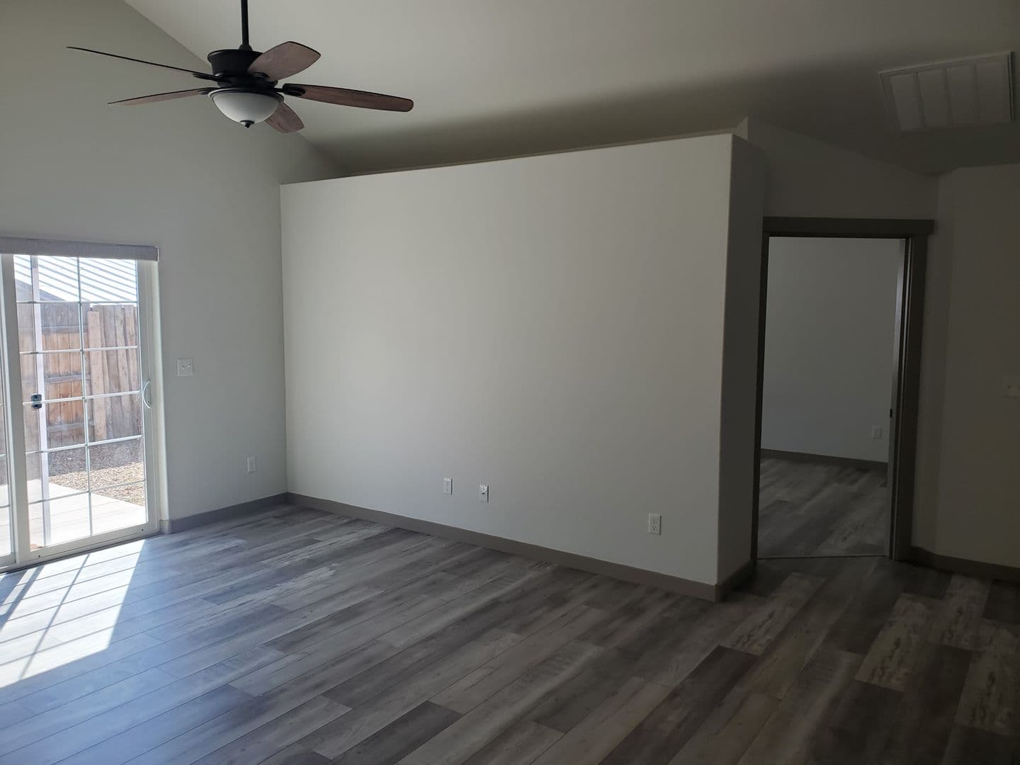 Redmond Apartment: 1545 SW Kalama Ave