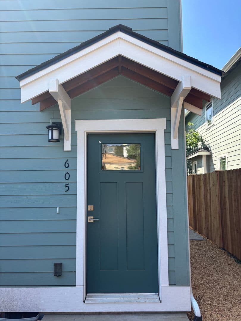 Bend Townhome: 605 NW Portland Ave.
