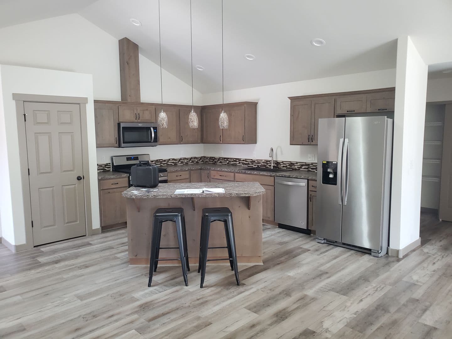 Redmond Apartment: 1545 SW Kalama Ave
