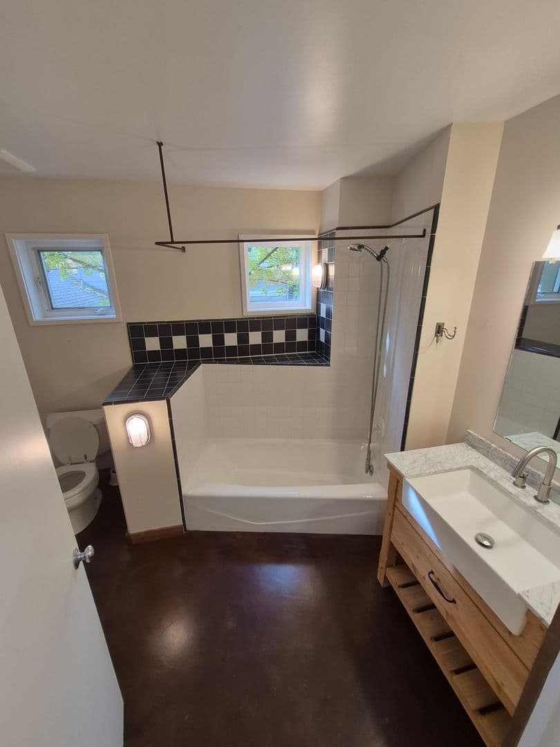 Bend Apartment: 1685 NW 4th Street