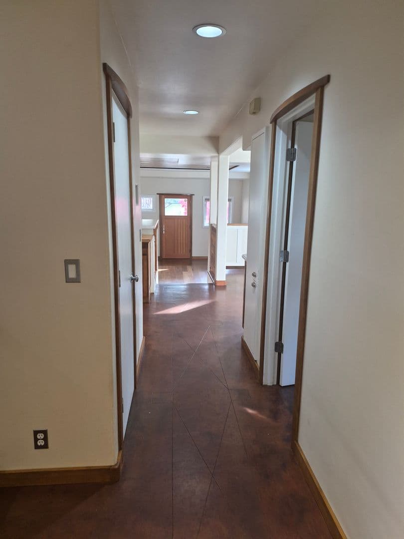 Bend Apartment: 1685 NW 4th Street