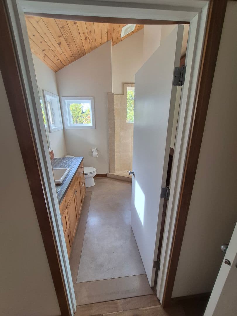 Bend Apartment: 1685 NW 4th Street