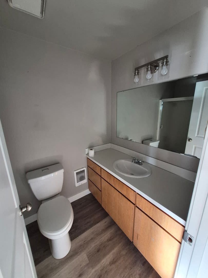 Redmond Apartment: 1841-1843 SW Canal Blvd