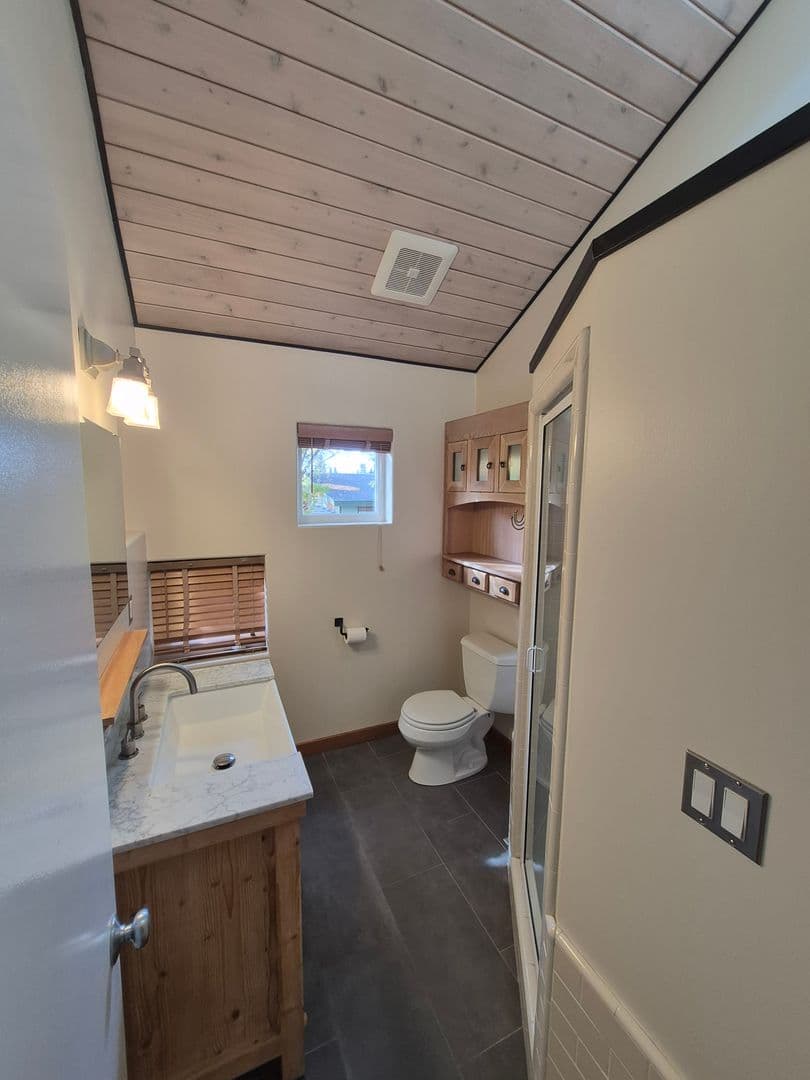 Bend Apartment: 1685 NW 4th Street