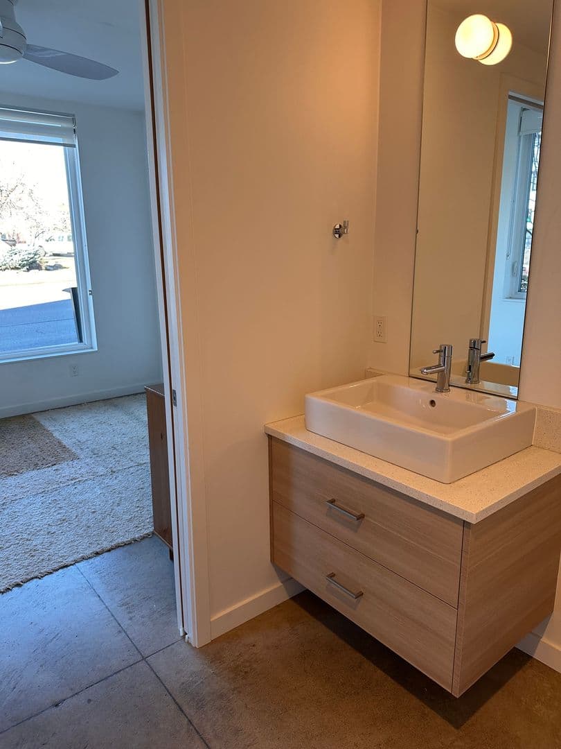 Bend Townhome: 55 SW Wall Street Unit 16