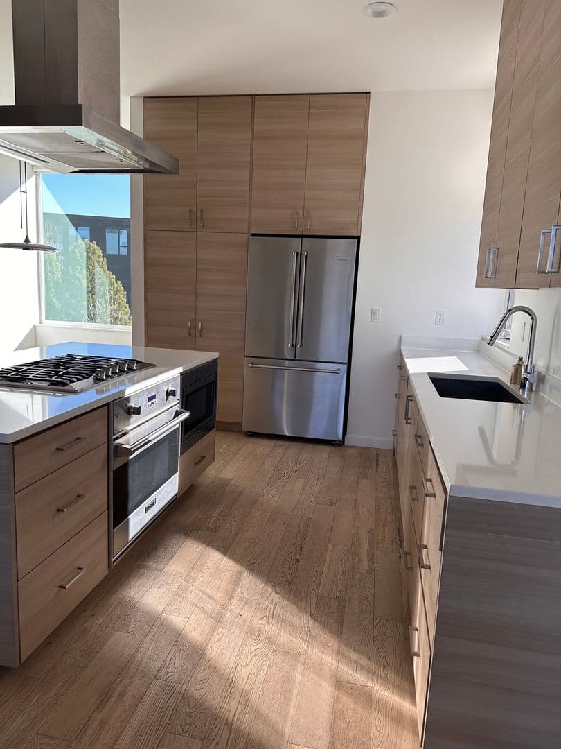 Bend Townhome: 55 SW Wall Street Unit 16