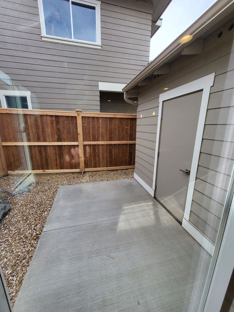 Bend Apartment: 61570 Lucia Street