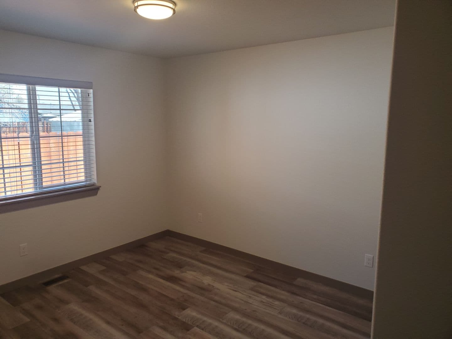 Redmond Apartment: 1545 SW Kalama Ave