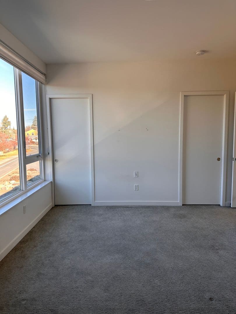 Bend Townhome: 55 SW Wall Street Unit 16
