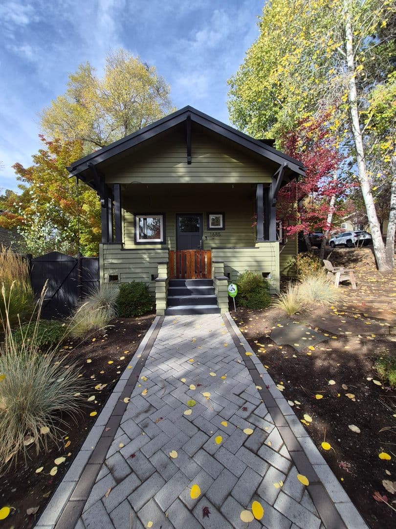 Bend Apartment: 1685 NW 4th Street