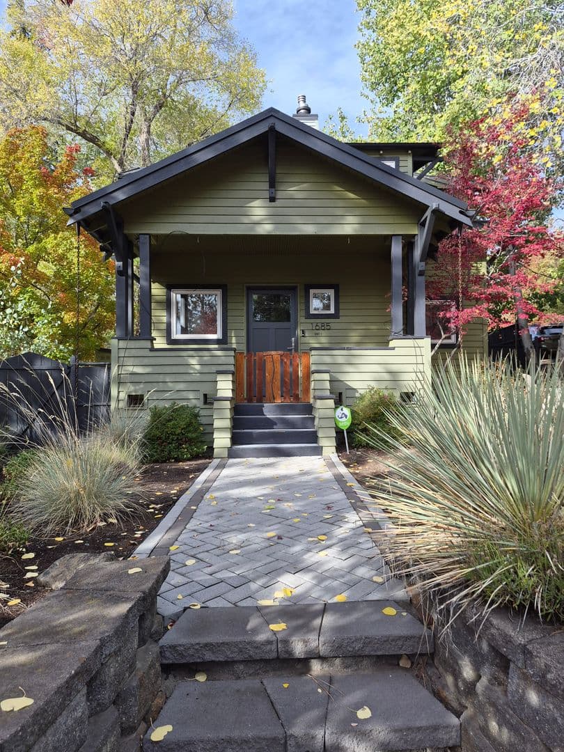 Bend Apartment: 1685 NW 4th Street