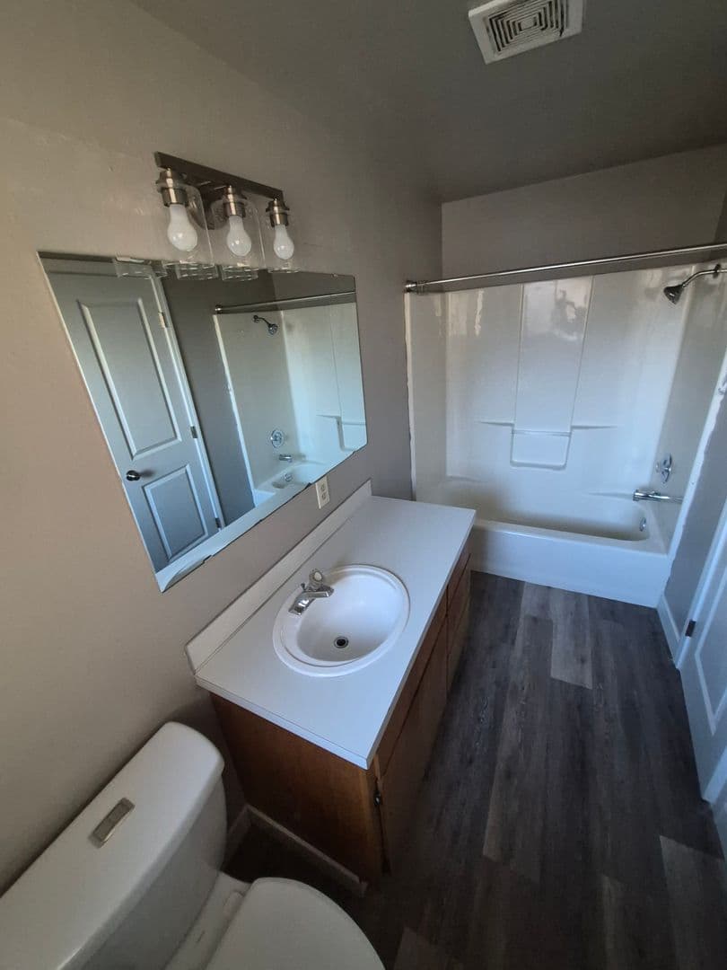 Redmond Apartment: 1841-1843 SW Canal Blvd