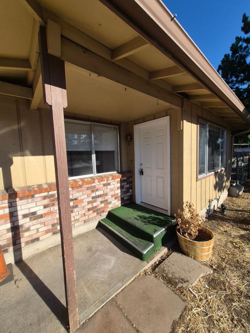 Redmond Apartment: 1841-1843 SW Canal Blvd